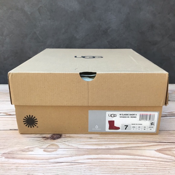 UGG Classic Short Suede Boots Sheepskin Lined - Picture 16 of 16